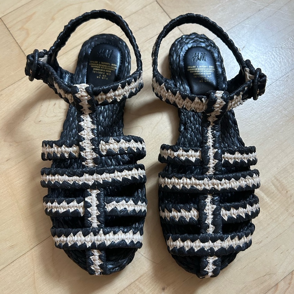 H&M Black and Cream fisherman Sandals